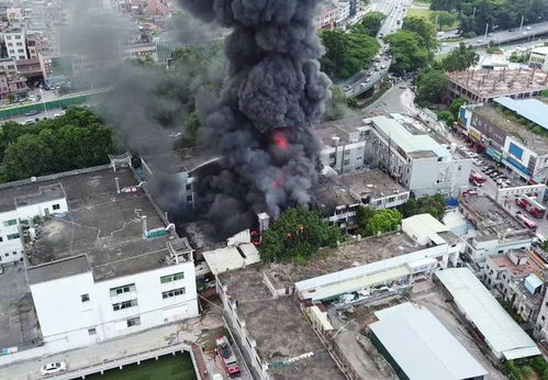 东莞一栋3层厂房起火